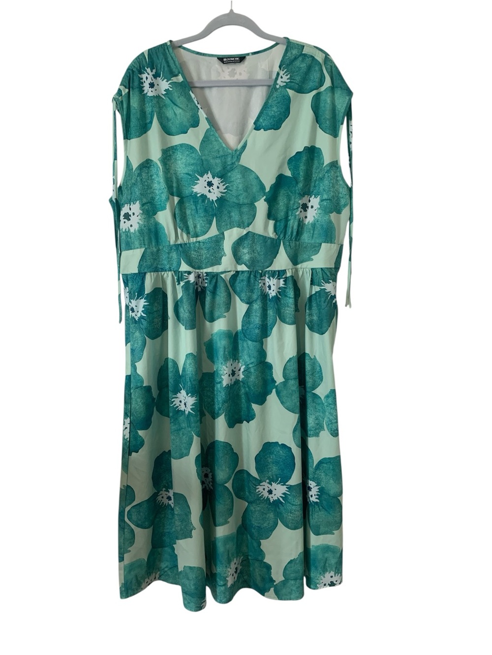 BloomChic Green Floral Maxi Dress Size 22-24 Plus Size Cinched Sleeves Bows